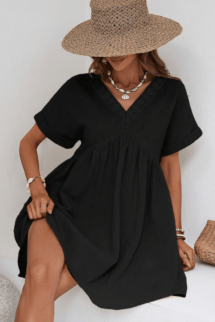 Robe courte fluide à dentelle élégante