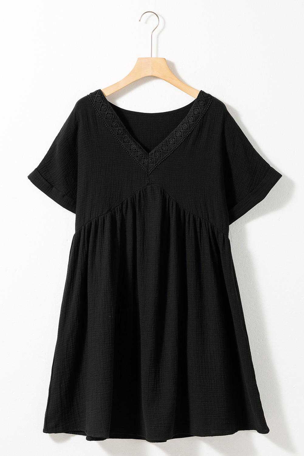 Robe courte fluide à dentelle élégante