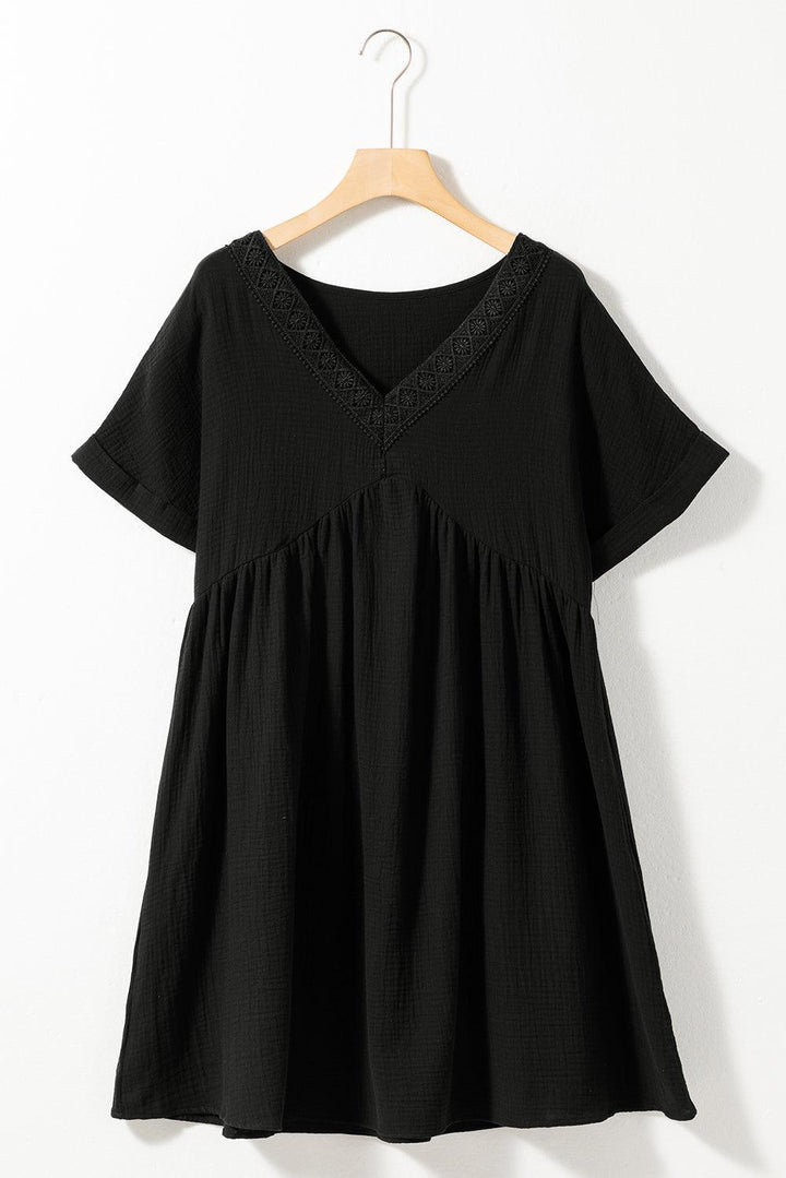 Robe courte fluide à dentelle élégante