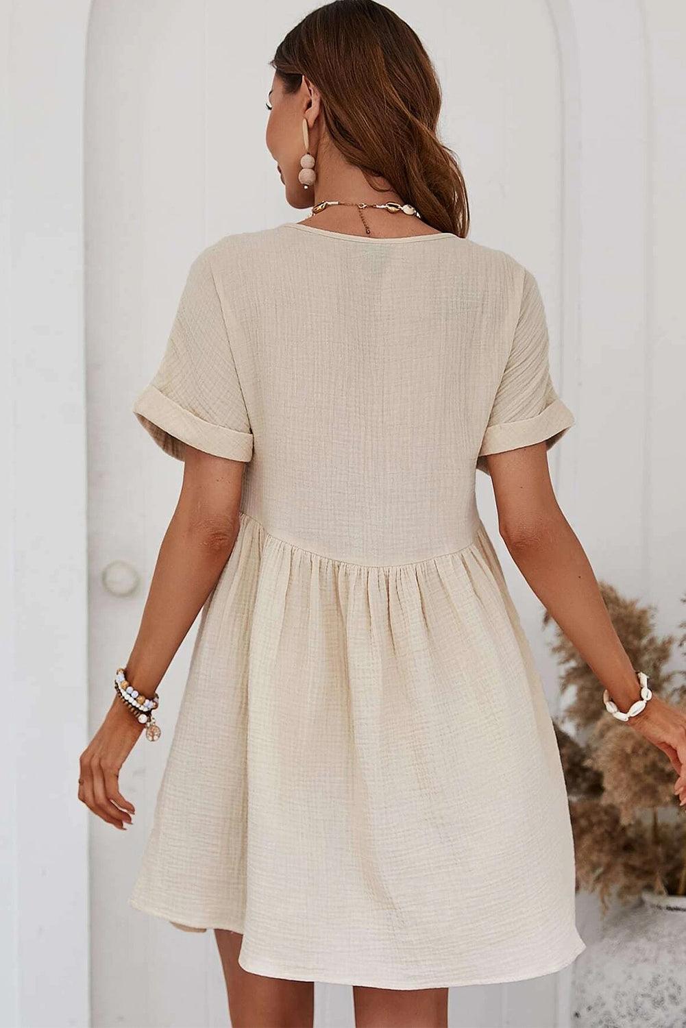 Robe courte fluide à dentelle élégante