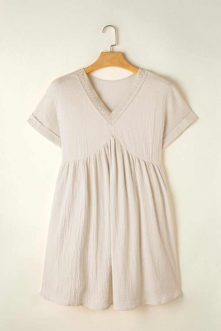 Robe courte fluide à dentelle élégante