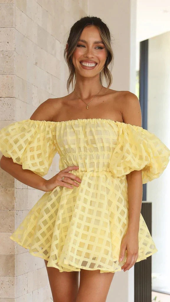 Robe mini off-shoulder à manches bouffantes