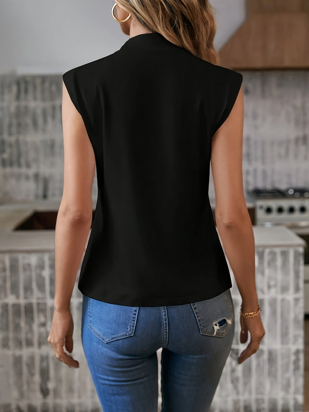 Blouse sans manches blanche col droit soyeux