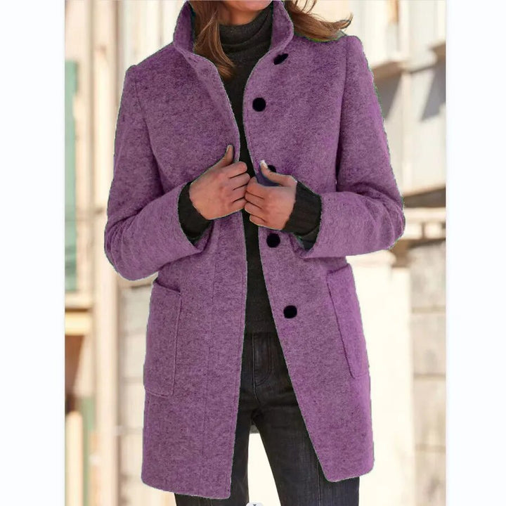 Manteau long à col montant et boutons vintage