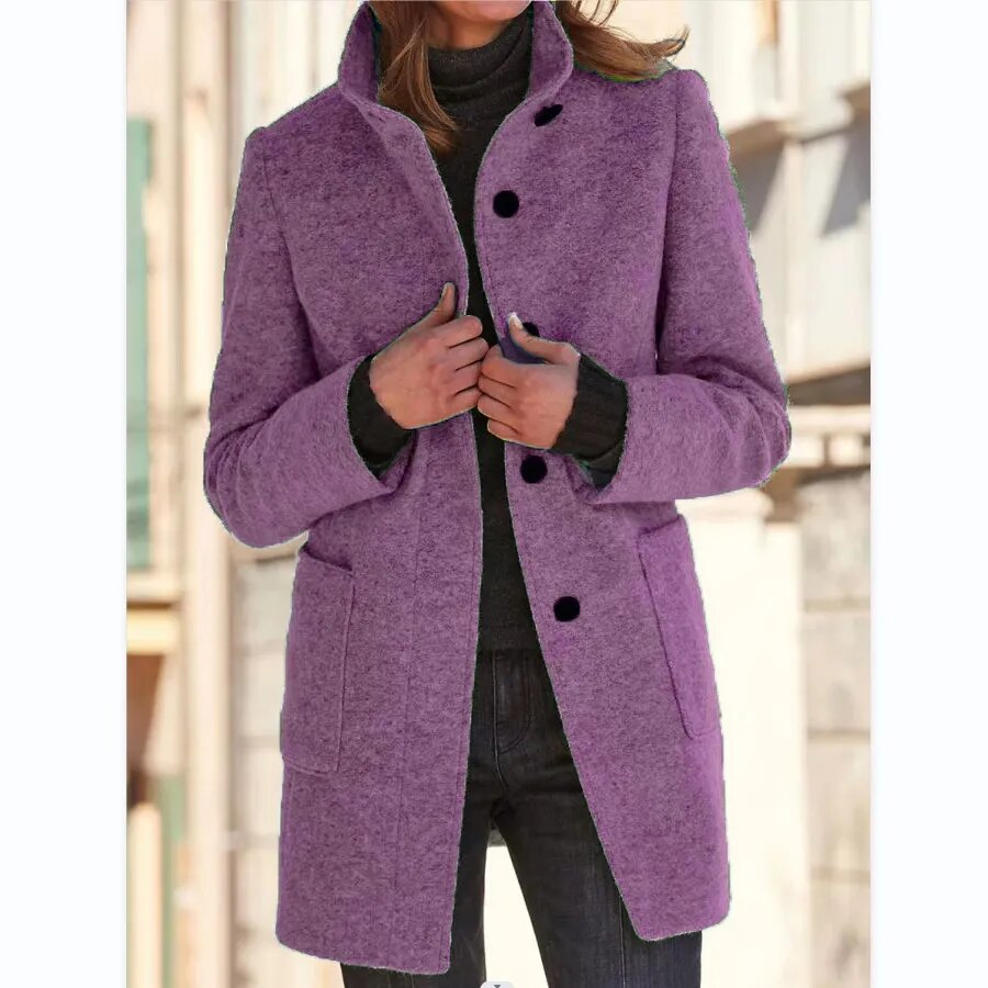 Manteau long à col montant et boutons vintage