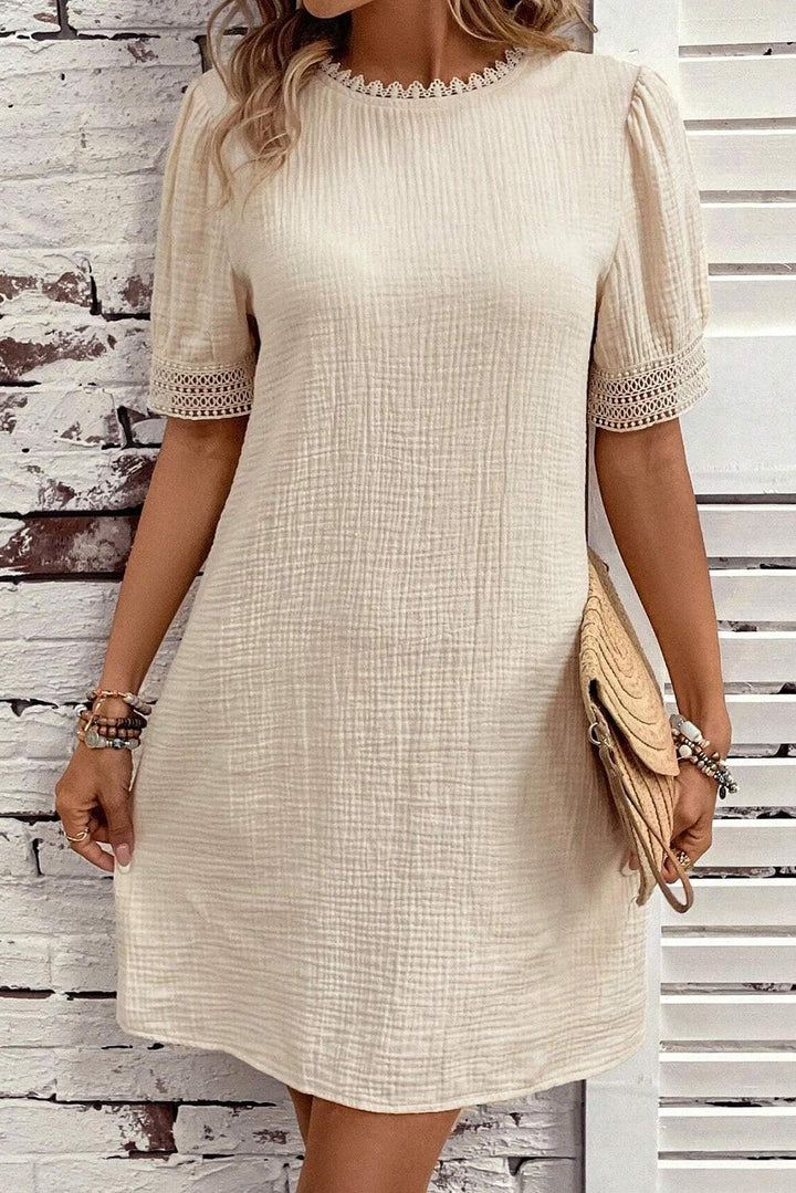 Robe courte fluide à manches bouffantes