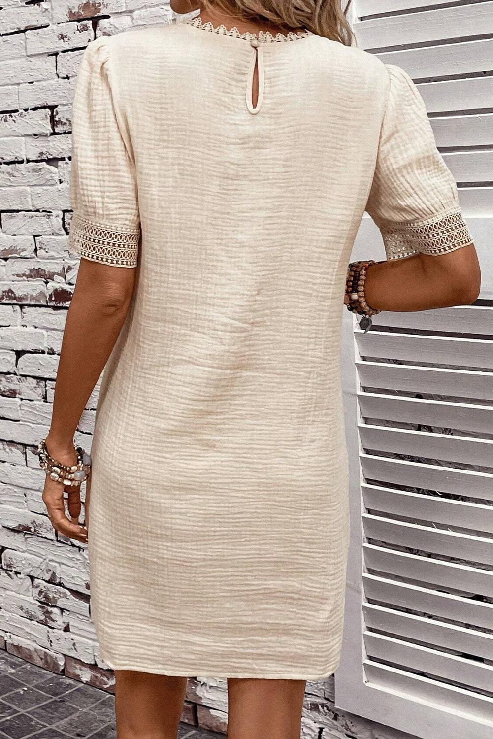 Robe courte fluide à manches bouffantes