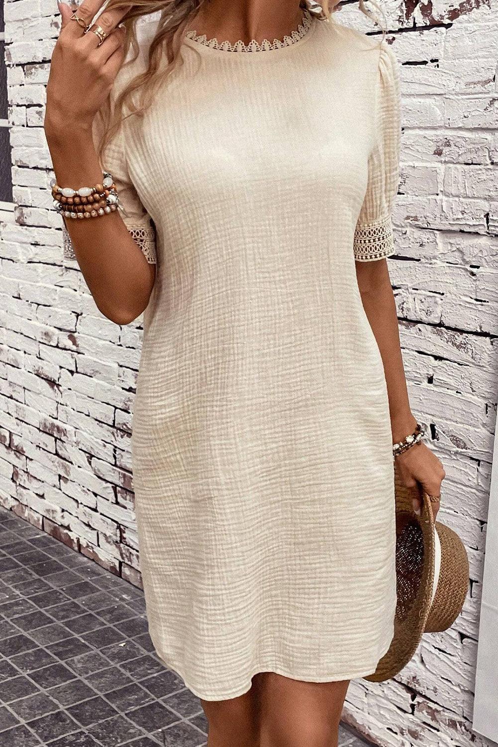 Robe courte fluide à manches bouffantes