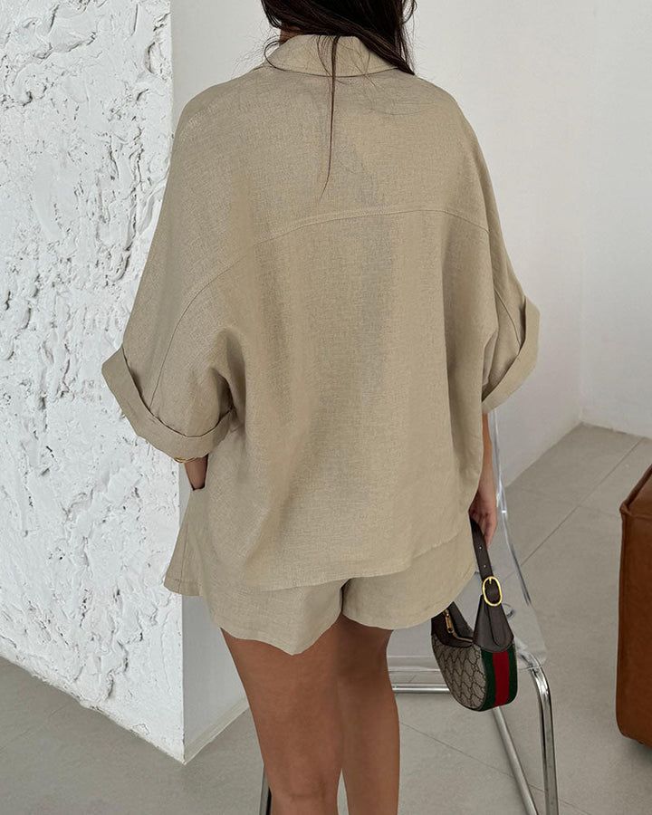 Ensemble blouse fluide et short décontracté