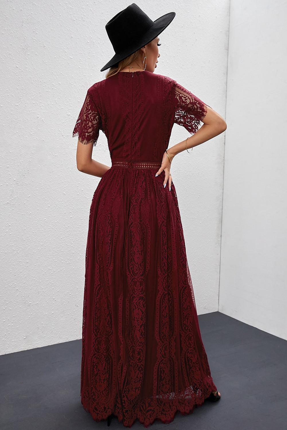 Robe longue fluide en dentelle élégante