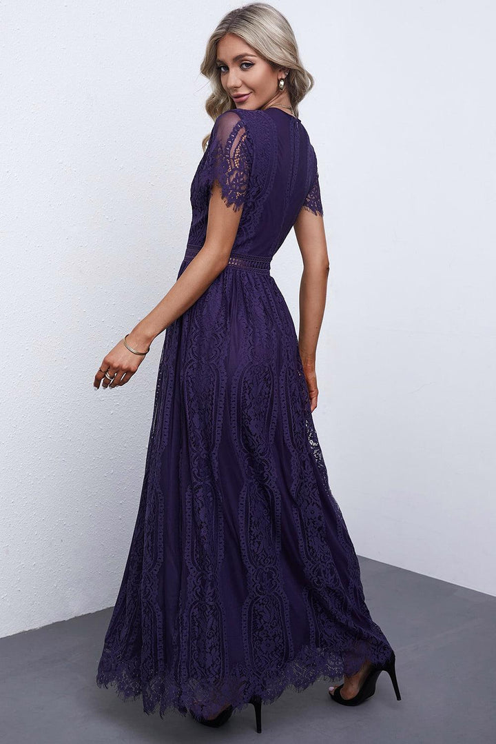 Robe longue fluide en dentelle élégante