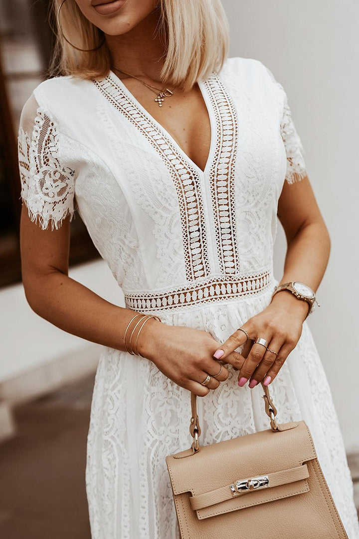 Robe longue fluide en dentelle élégante