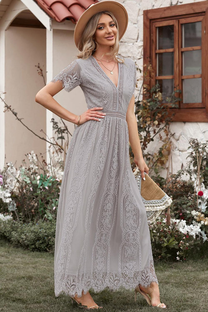 Robe longue fluide en dentelle élégante