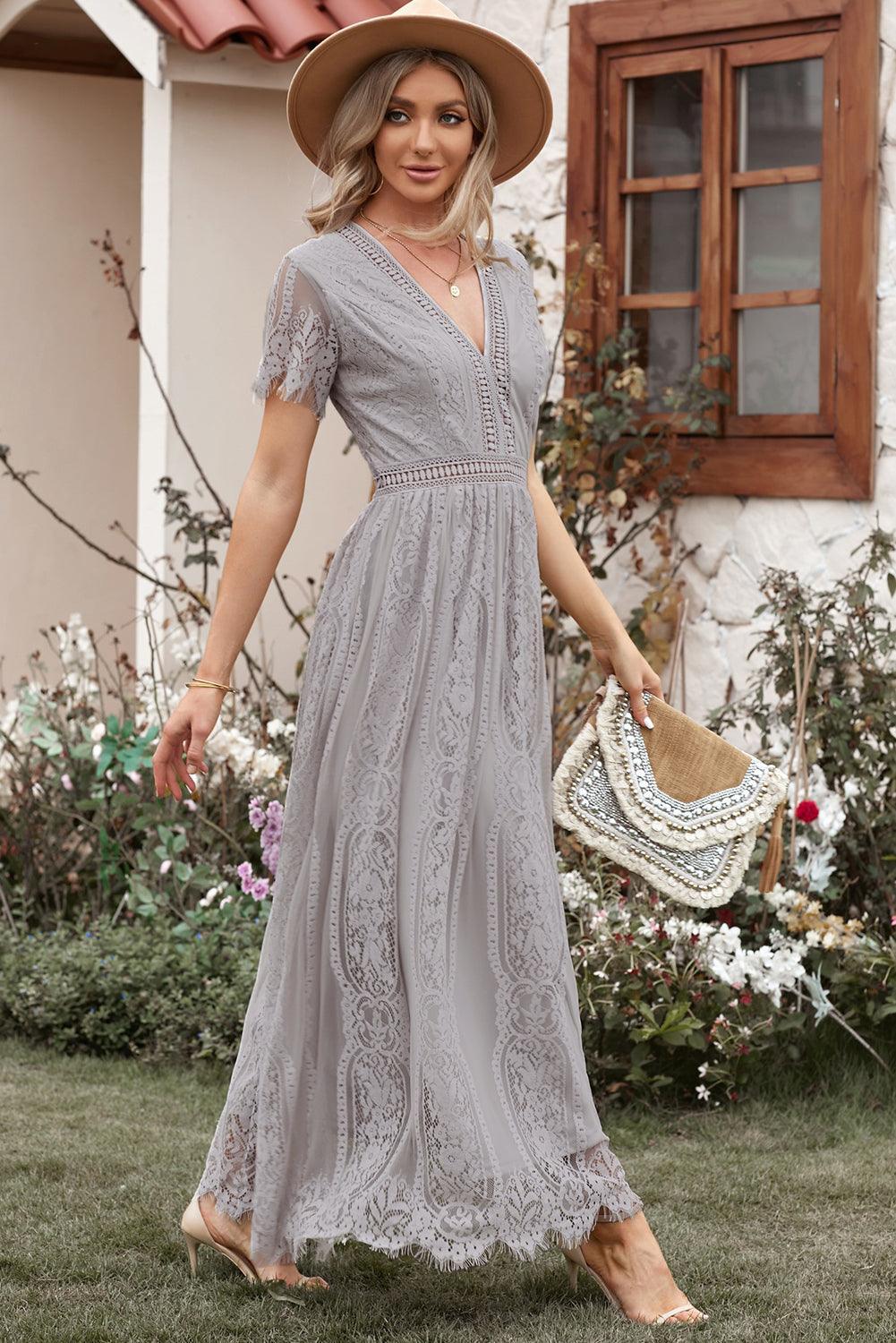 Robe longue fluide en dentelle élégante