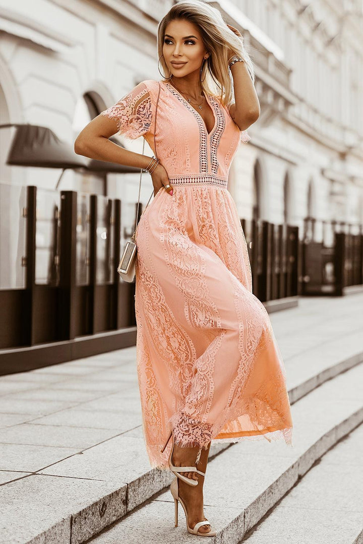 Robe longue fluide en dentelle élégante