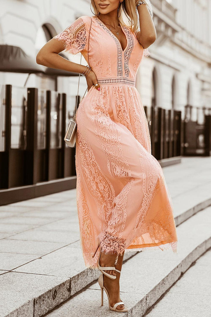 Robe longue fluide en dentelle élégante