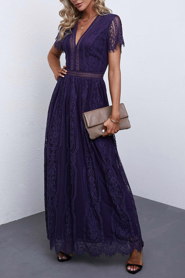 Robe longue fluide en dentelle élégante