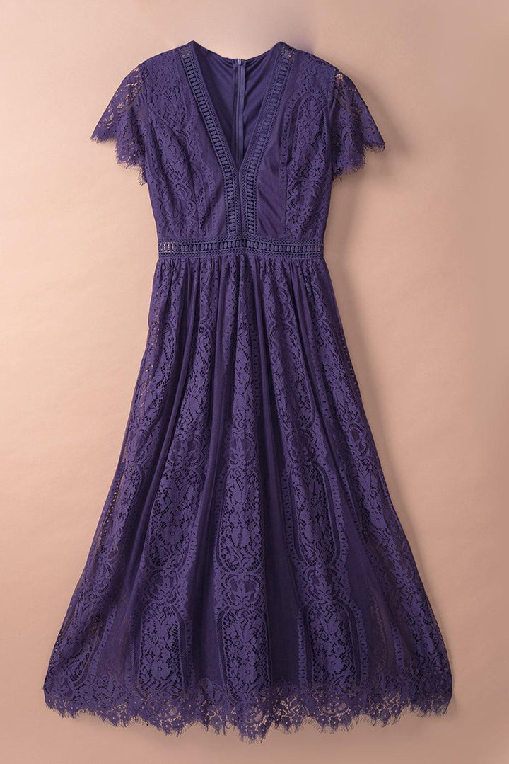 Robe longue fluide en dentelle élégante