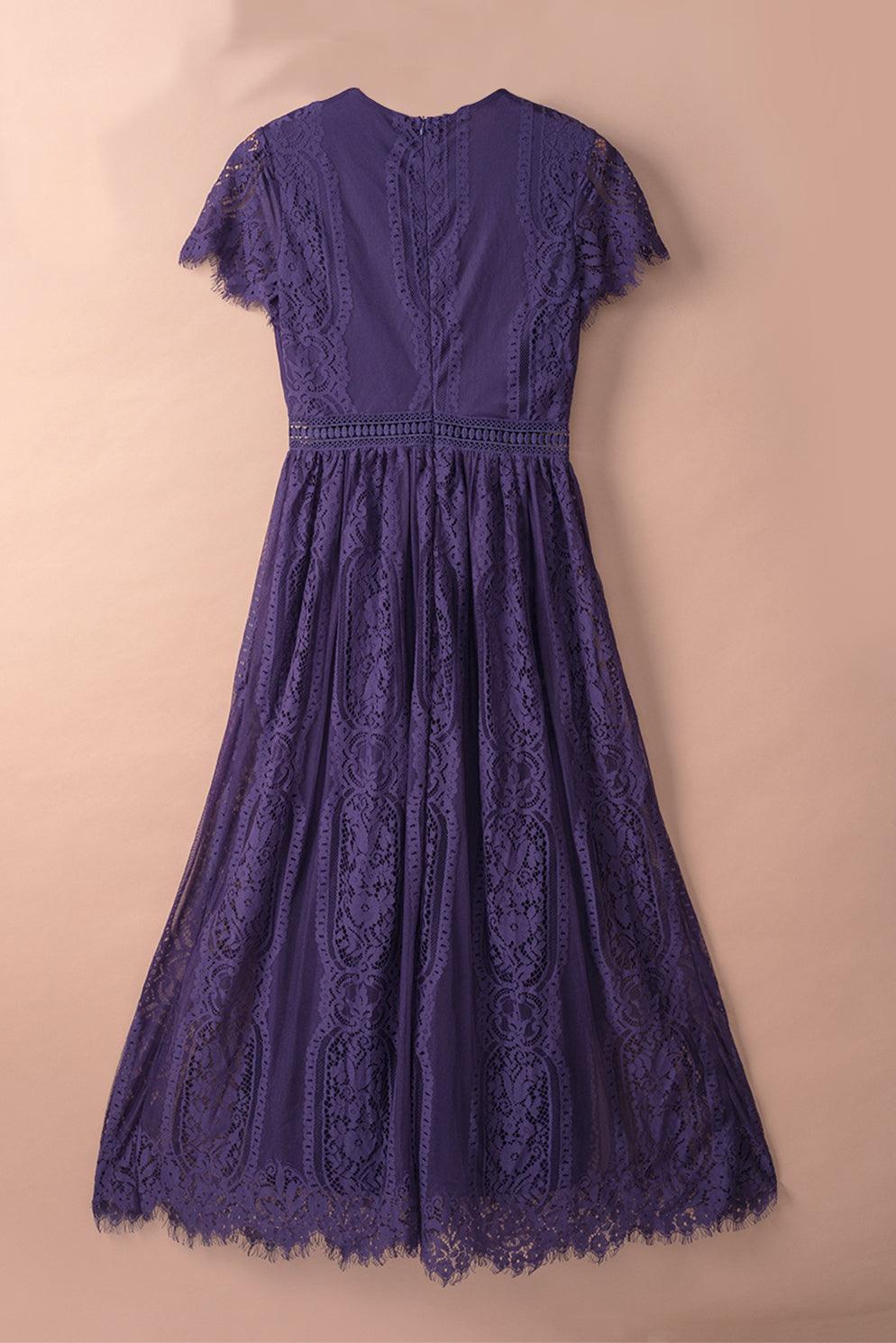 Robe longue fluide en dentelle élégante