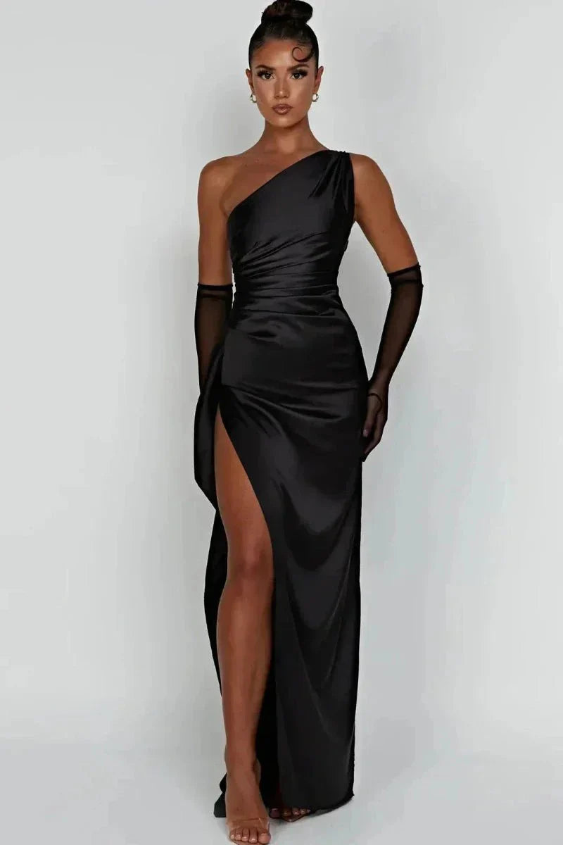 Robe asymétrique fluide avec fente élégante