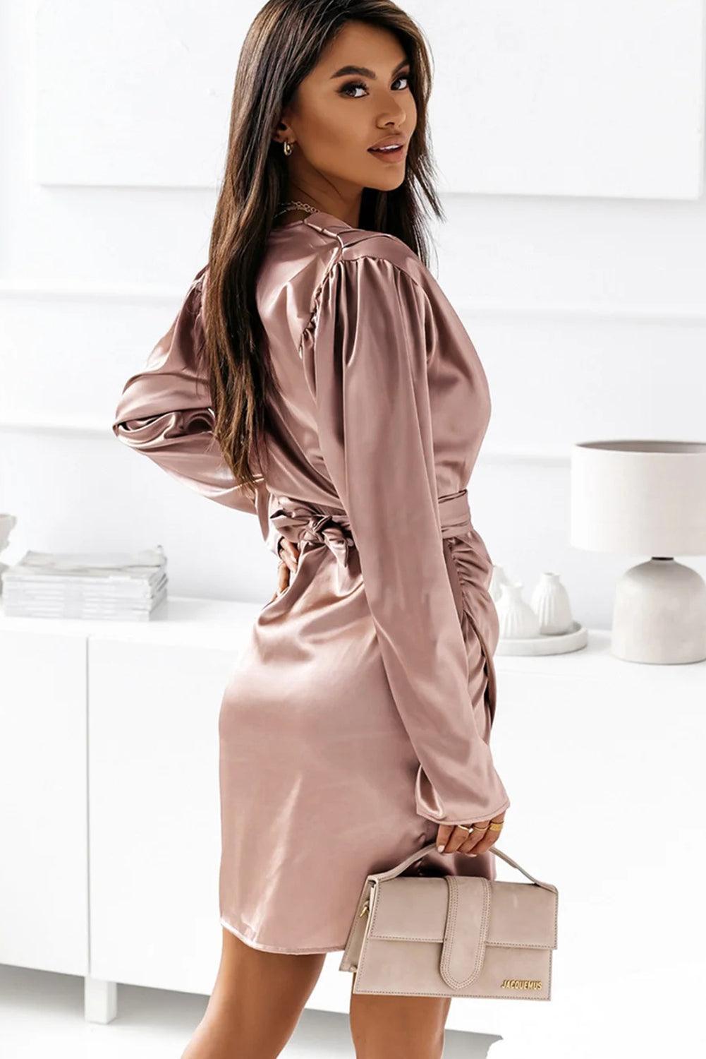 Robe satinée fluide à col V