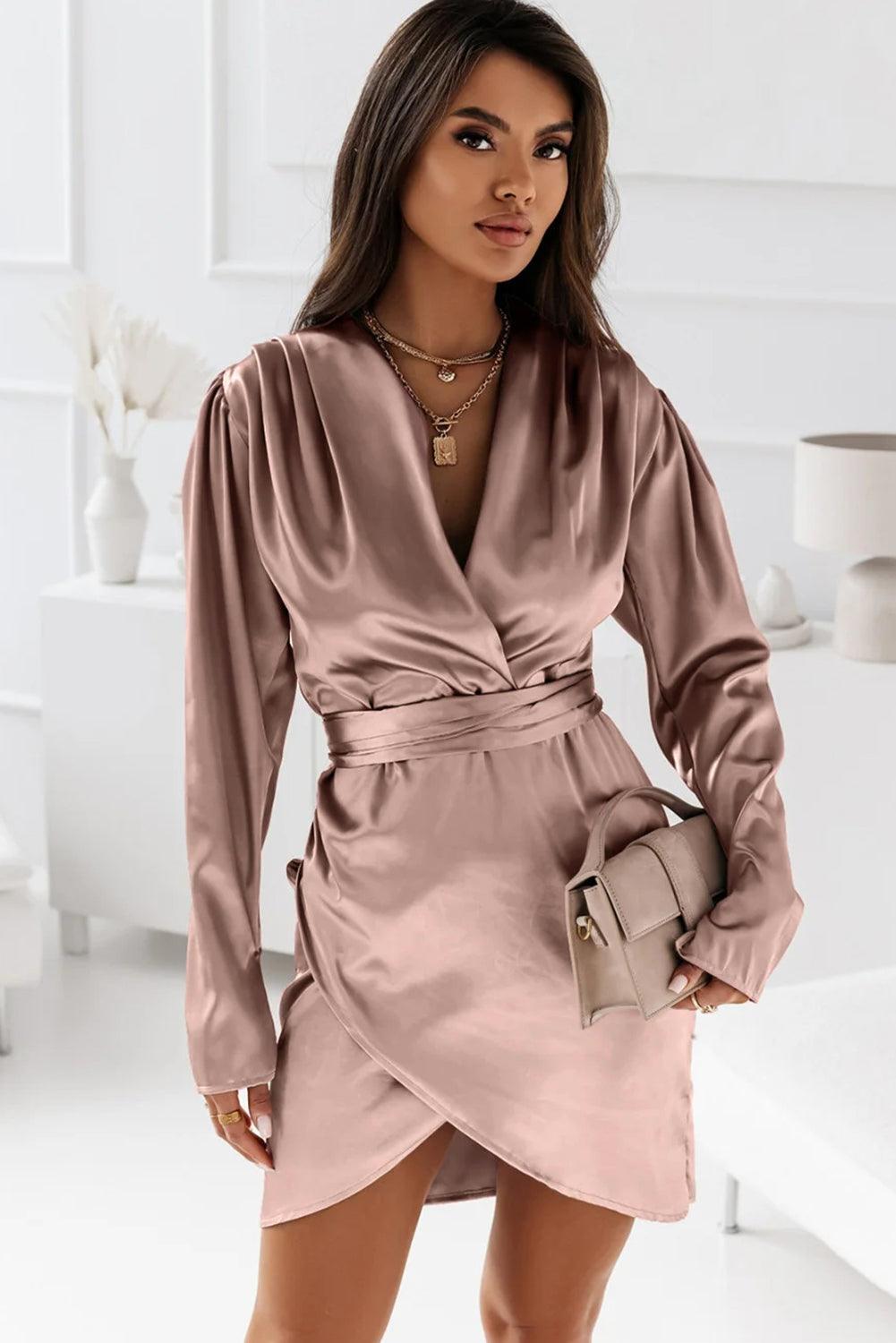 Robe satinée fluide à col V