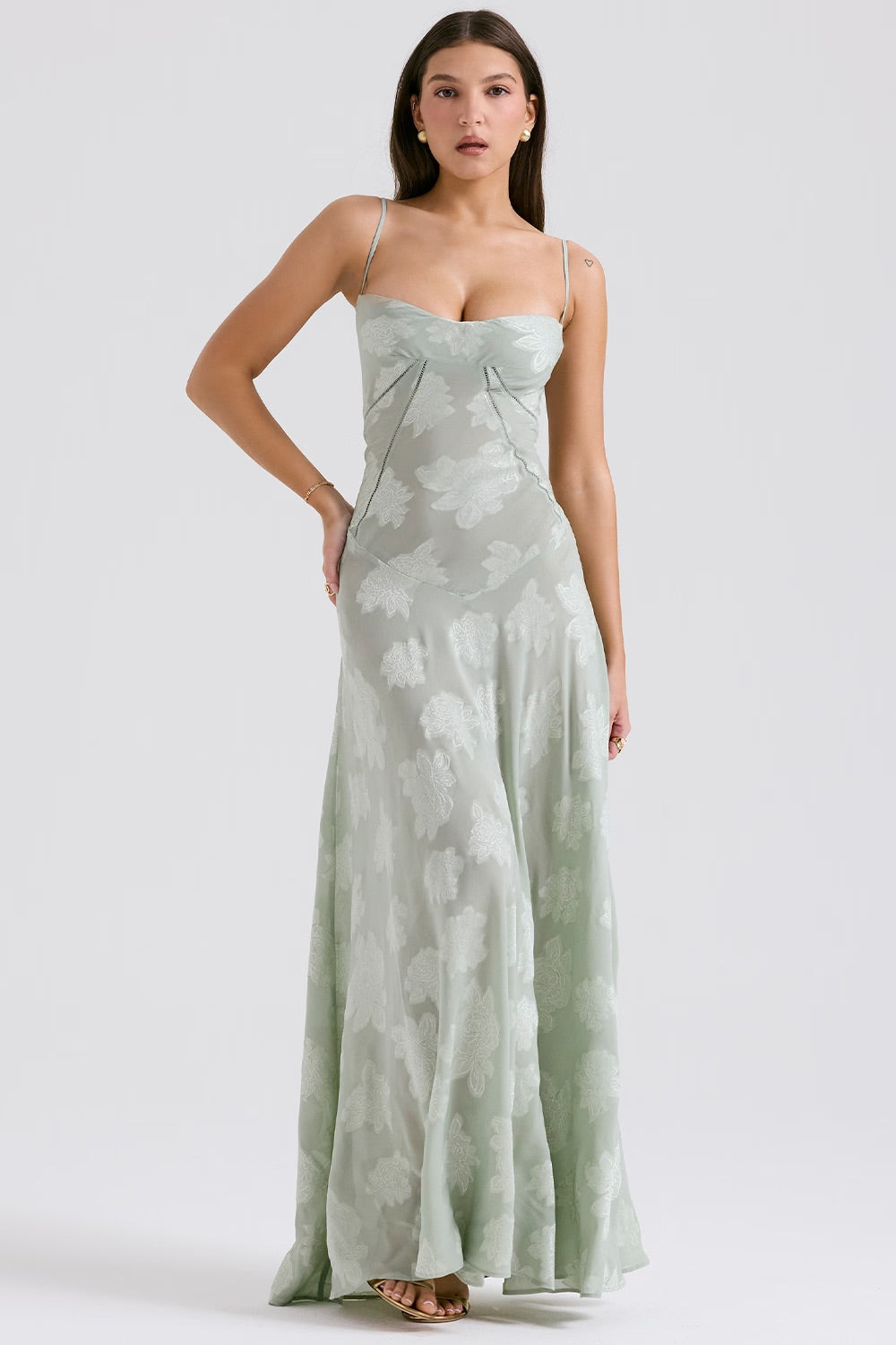 Robe longue en dentelle scintillante avec bretelles fines