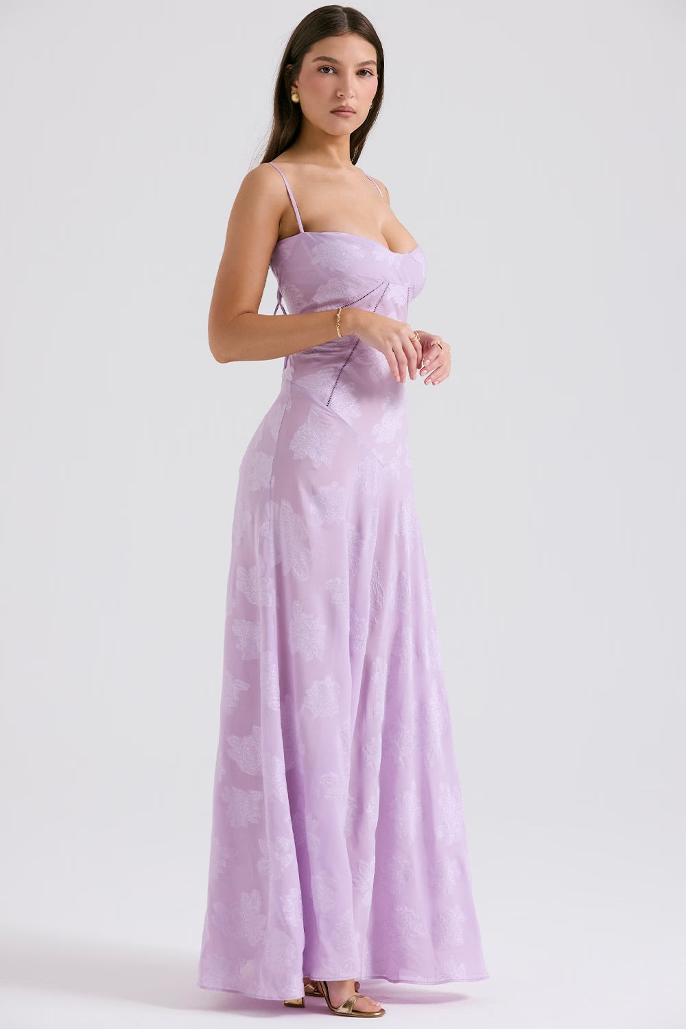 Robe longue en dentelle scintillante avec bretelles fines