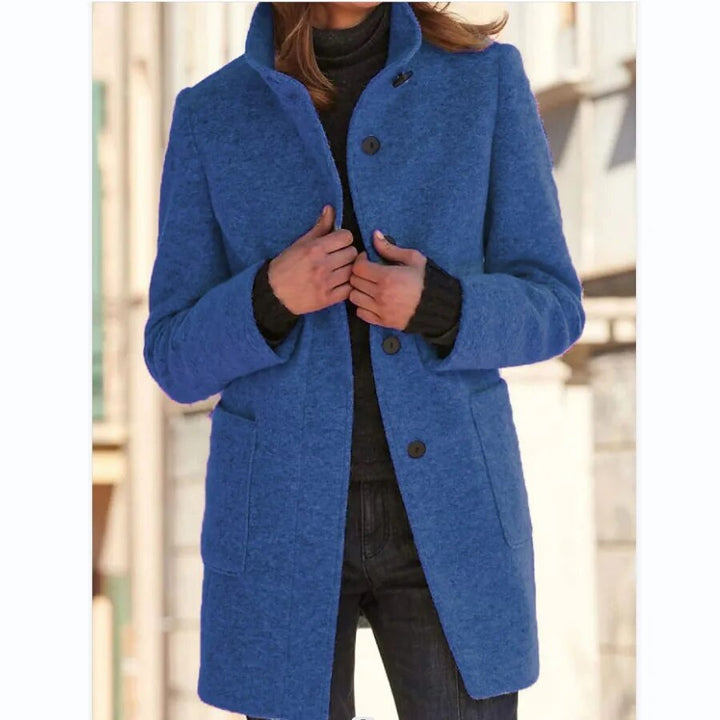 Manteau long à col montant et boutons vintage