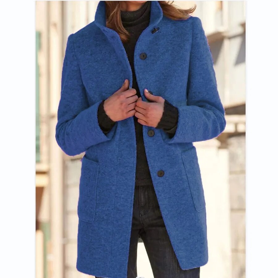 Manteau long à col montant et boutons vintage