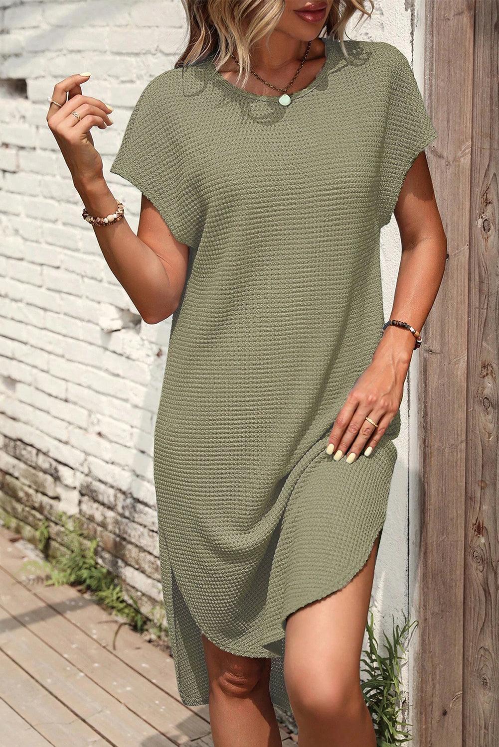 Robe fluide gaufrée à fente latérale